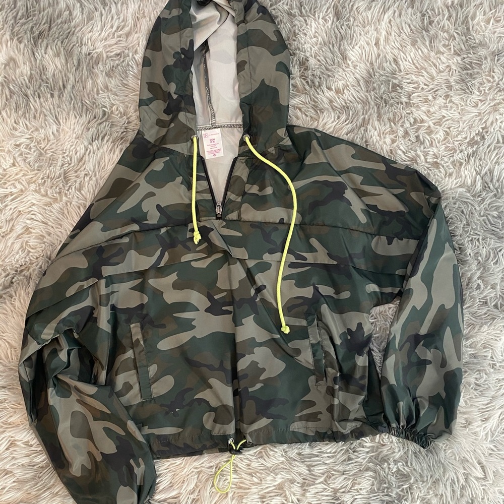 cropped army print windbreaker